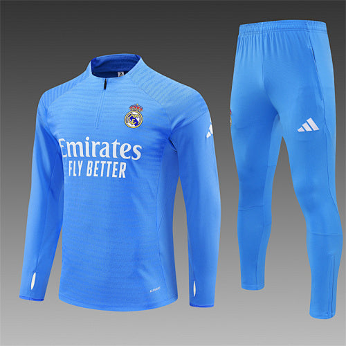 Chándal Real Madrid 25/26 Azul claro – Versión jugador · Detalle en mangas