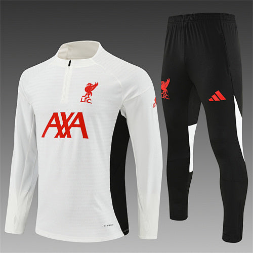 Chándal Liverpool 25/26 Crema – Versión jugador · Detalle en mangas