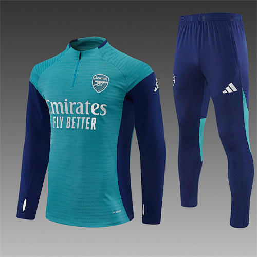 Chándal Arsenal 25/26 Verde – Versión jugador · Detalle en mangas