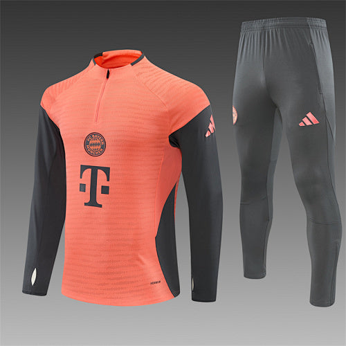 Chándal Bayern Múnich 25/26 Naranja – Versión jugador · Detalle en mangas